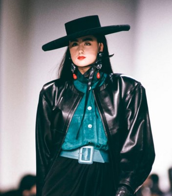 Lot 402 - An Yves Saint Laurent Cordobés-inspired black felt hat, Spring-Summer 1990