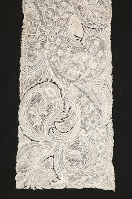 Lot 438 - A pair of Point d'Angleterre unjoined lappets, early 18th century