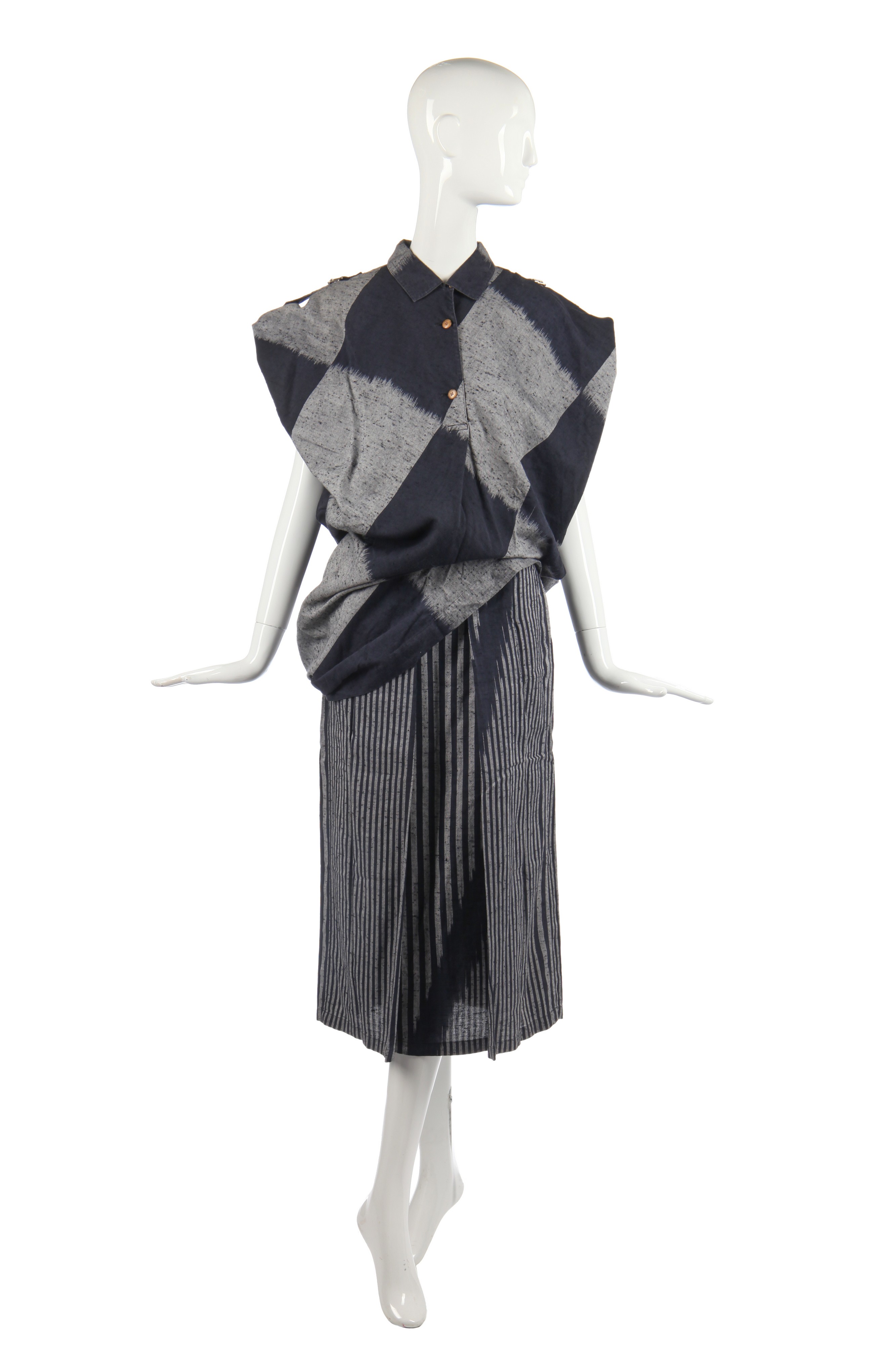 Lot 342 - An Issey Miyake cotton ensemble in shades of