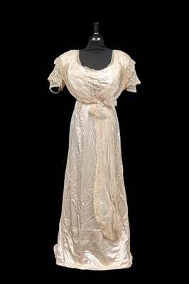 Lot 456 - A group of lace, lace-edged garments and baby clothes, 19th and early 20th century