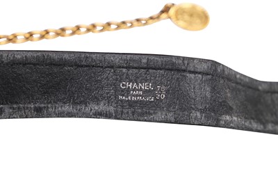 Lot 10 - A Chanel chunky gilt chain belt, 1980s-90s