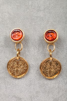 Lot 20 - A pair of Chanel clip-on gilt metal dangling earrings, Autumn-Winter 1993