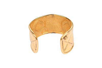 Lot 27 - A Chanel 'quilted' gilt metal cuff, circa 1990