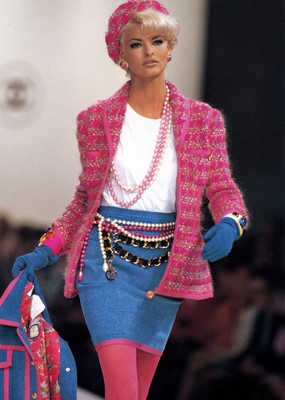 Lot 19 - A Chanel shocking-pink tinsel-flecked fantasy tweed jacket, Autumn-Winter 1991-92