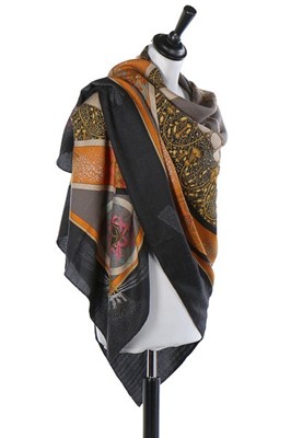 Lot 58 - An Hermès 'Feux d'Artifice' cashmere and silk...