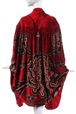 Lot 267 - An usual velvet opera cape, early 1920s