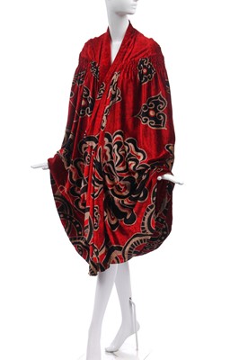 Lot 267 - An usual velvet opera cape, early 1920s