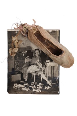 Lot 339 - Anna Pavlova's pointe shoe, circa 1916
