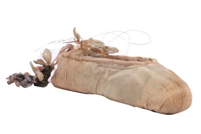 Lot 339 - Anna Pavlova's pointe shoe, circa 1916