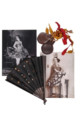 Lot 308 - Anna Pavlova's fan, floral headdress and other accessories, 1920s