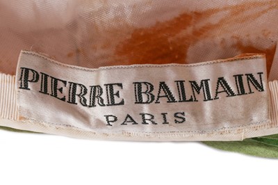 Lot 238 - A Pierre Balmain lily of the valley toque, early 1950s