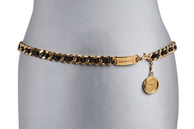 Lot 32 - A Chanel woven leather gilt chain belt, Autumn-Winter 1994-95