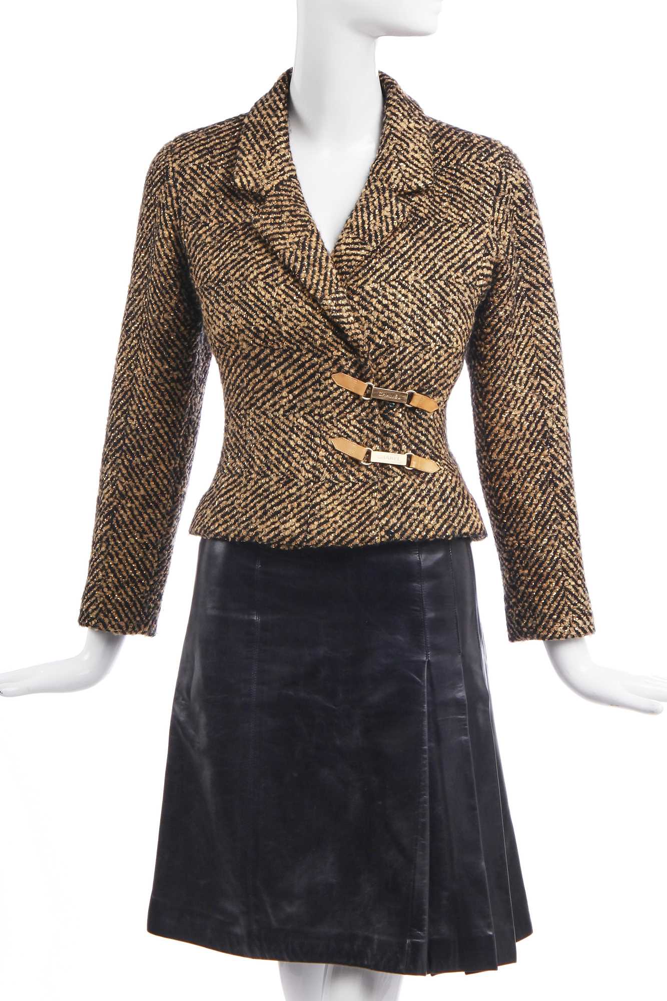 Lot 20 - A Chanel tweed jacket flecked with golden threads, 2000s