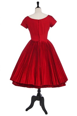 Lot 225 - A fine Christian Dior by Yves Saint Laurent couture scarlet cocktail dress, 'Longue' line, Spring-Summer 1959