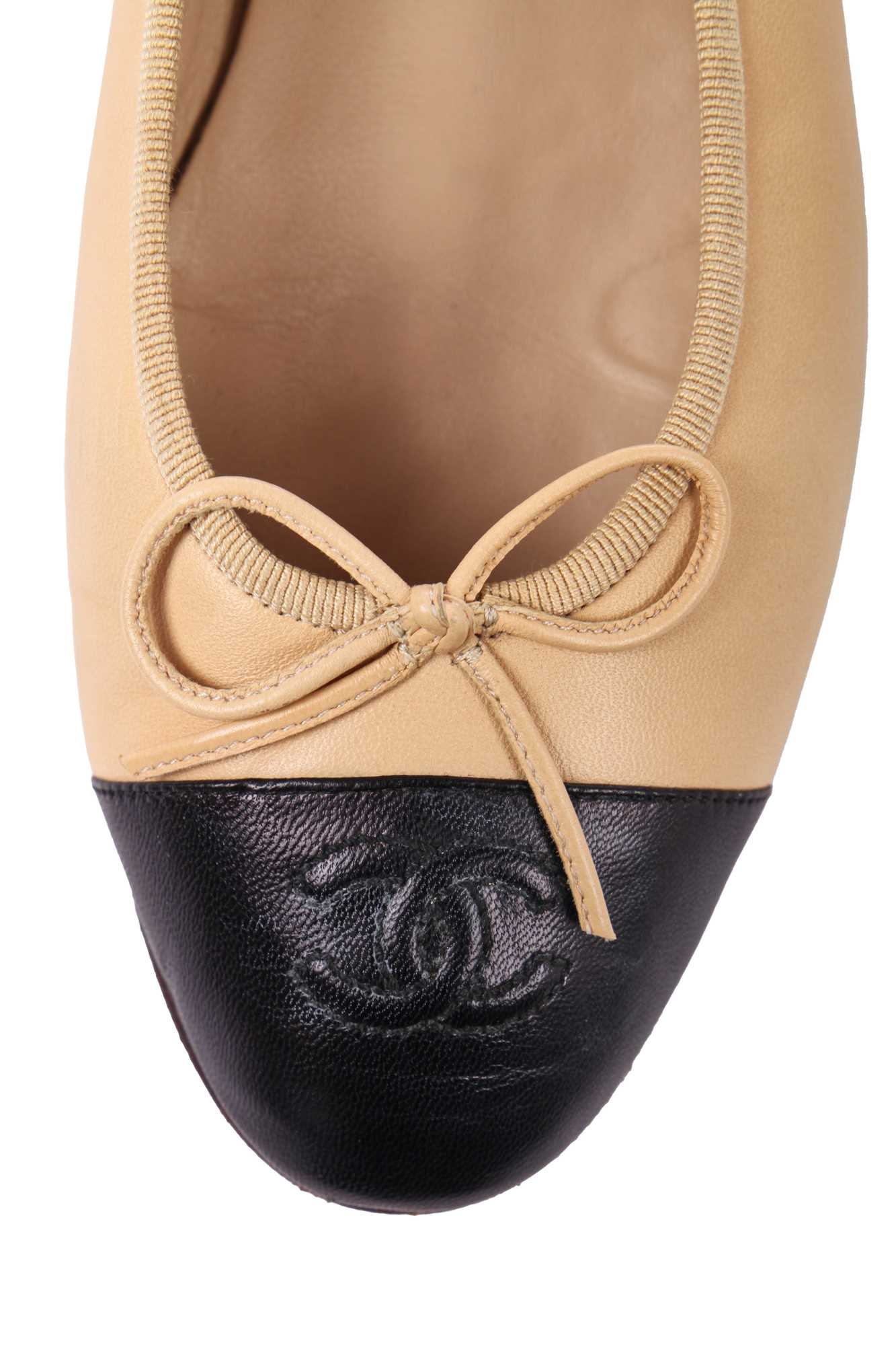 Lot 3 - A pair of Chanel two-tone leather ballet flats