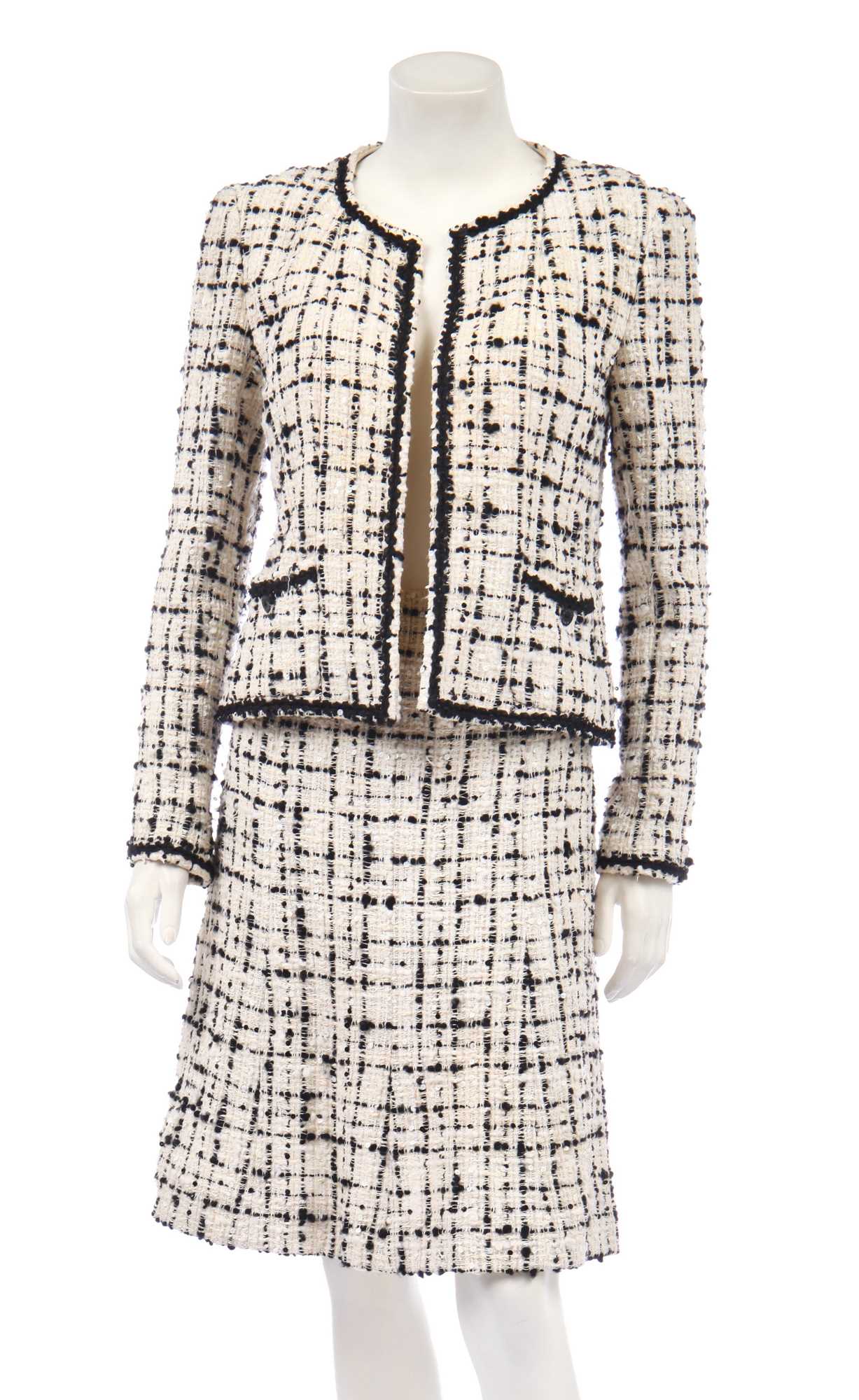 Lot 10 - A Chanel bouclé tweed suit, Cruise collection