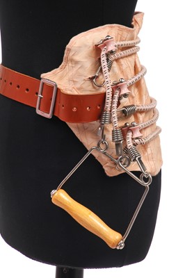 Lot 380 - A Rallie Health Appliances waist-slimming exercise belt, 1957