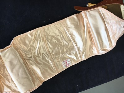 Lot 380 - A Rallie Health Appliances waist-slimming exercise belt, 1957