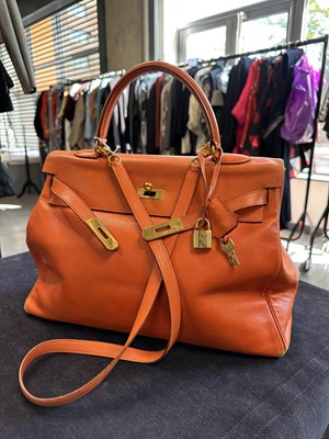 Lot 186 - A Hermès orange Swift leather Retournè Kelly 35, 1995