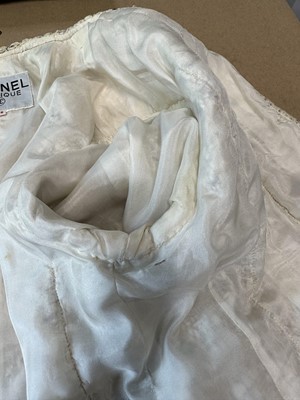 Lot 182 - A Chanel ivory bouclé tweed suit, circa 1985