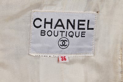 Lot 182 - A Chanel ivory bouclé tweed suit, circa 1985
