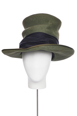 Lot 385 - A  John Galliano green linen hat, 'Charles James' collection, Spring-Summer 1989