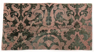 Lot 264 - A group of dress trimmings and beaded remnants,...