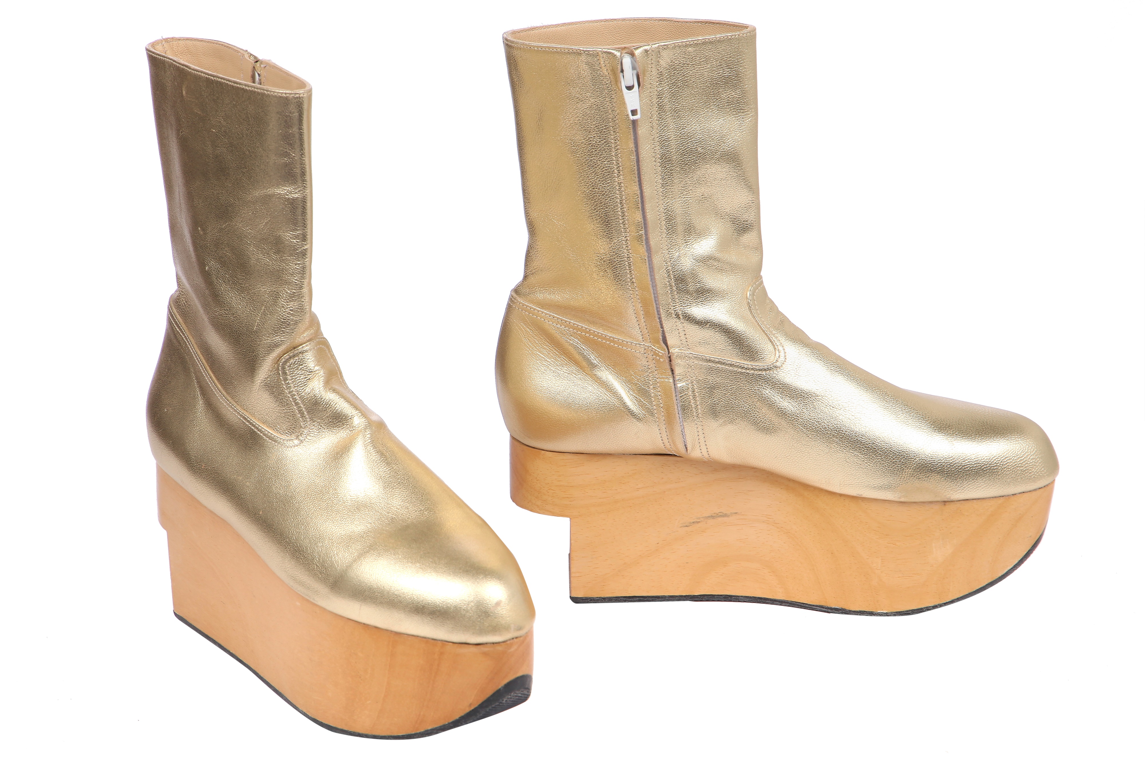 Lot 32 - A Vivienne Westwood complete gold and white