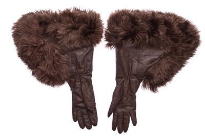 Lot 63 - A pair of Anne Demeulameester brown leather gloves, 2000s