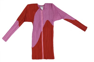 Lot 530 - An Issey Miyake 'Body Pleats' ensemble, Autumn-Winter 1990