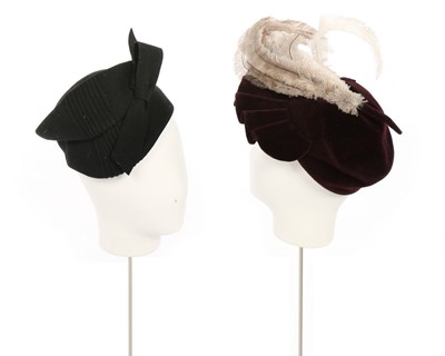 Lot 289 - Fifteen hats in various styles, 1940s,...