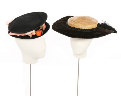 Lot 289 - Fifteen hats in various styles, 1940s,...
