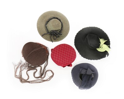 Lot 289 - Fifteen hats in various styles, 1940s,...