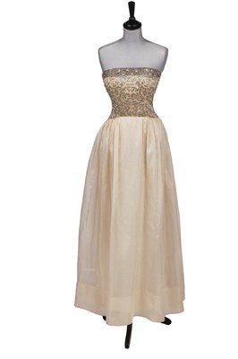 Lot 270 - A Balenciaga couture ivory organza gown, circa 1960