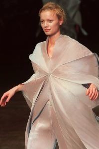 Lot 536 - A rare Issey Miyake pleated silver polyester ensemble, Autumn-Winter 1999