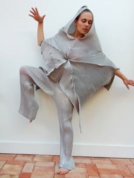 Lot 536 - A rare Issey Miyake pleated silver polyester ensemble, Autumn-Winter 1999