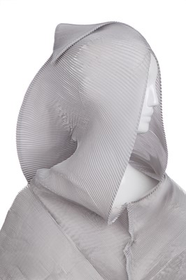 Lot 536 - A rare Issey Miyake pleated silver polyester ensemble, Autumn-Winter 1999