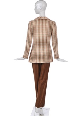 Lot 154 - A Chanel butterscotch-herringbone tweed jacket, Autumn-Winter 2000