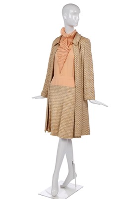 Lot 173 - A Chanel pale yellow cotton-tweed ensemble, Cruise collection, 2001