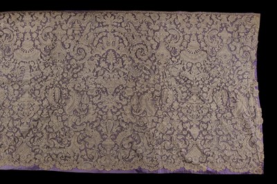 Lot 557 - A fine length of Point de France lace, early 18th century