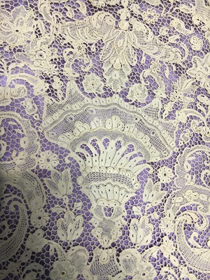 Lot 557 - A fine length of Point de France lace, early 18th century