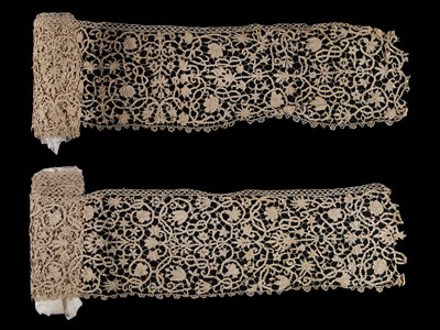 Lot 560 - Two lengths of English needlepoint tapelace, early 17th century