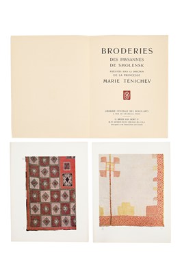 Lot 436 - Broderies des Paysannes de Smolkensk, executées sous la direction de la Princesse Marie Tenichev, 1900