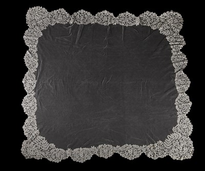 Lot 539 - A Honiton lace edged veil, circa 1900