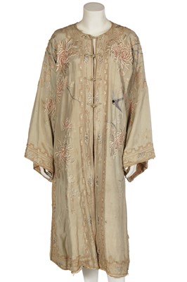 Lot 431 - A embroidered puckered silk robe, Japanese for the European market, 1910s