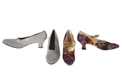 Lot 416 - A pair of Harvey Nichols floral lamé shoes, circa 1924