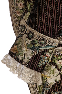 Lot 69 - A gentleman's finely embroidered frock coat, 1790-1800