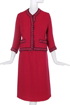 Lot 35 - A Chanel couture raspberry-pink tweed suit, circa 1960