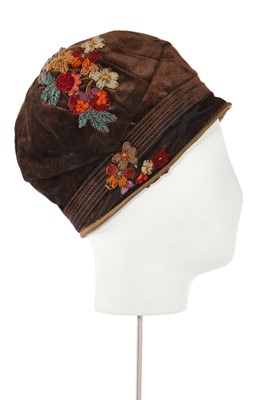 Lot 413 - A Charnelle brown velvet cloche hat, 1920s