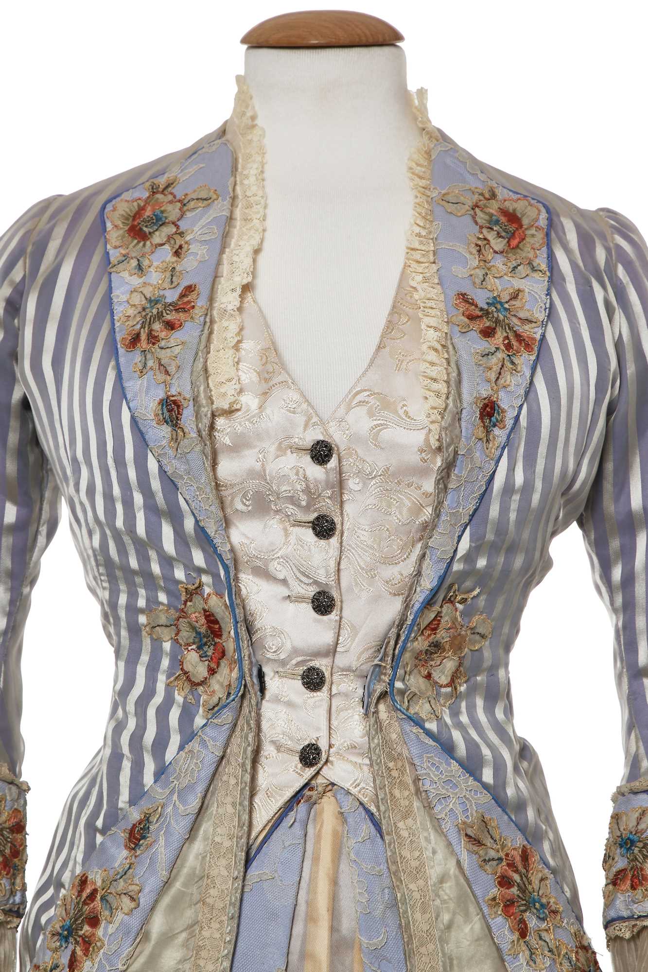 Click for high resolution Lot 17 - Scarlett Johansson's costume as Olivia Wenscombe in the film 'The Prestige', 2006